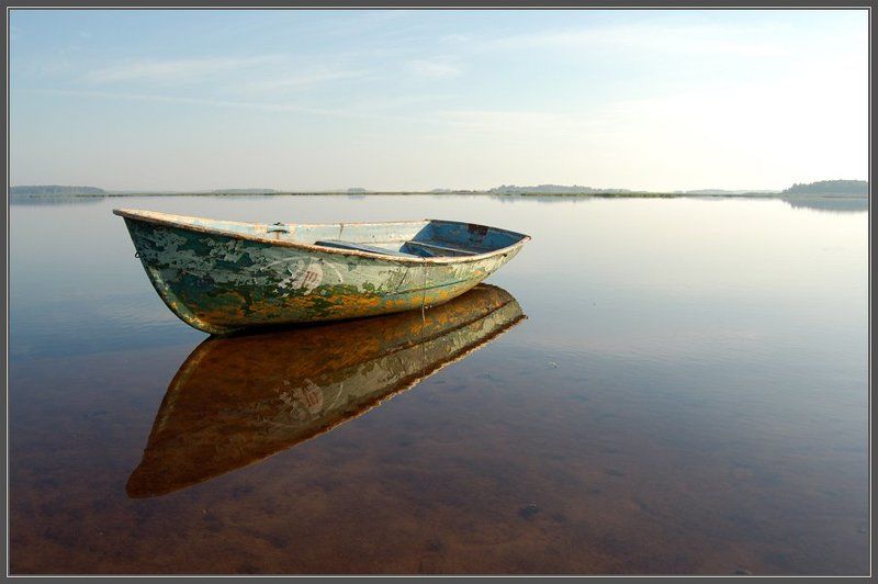 лодка, озеро пейзаж с лодкойphoto preview