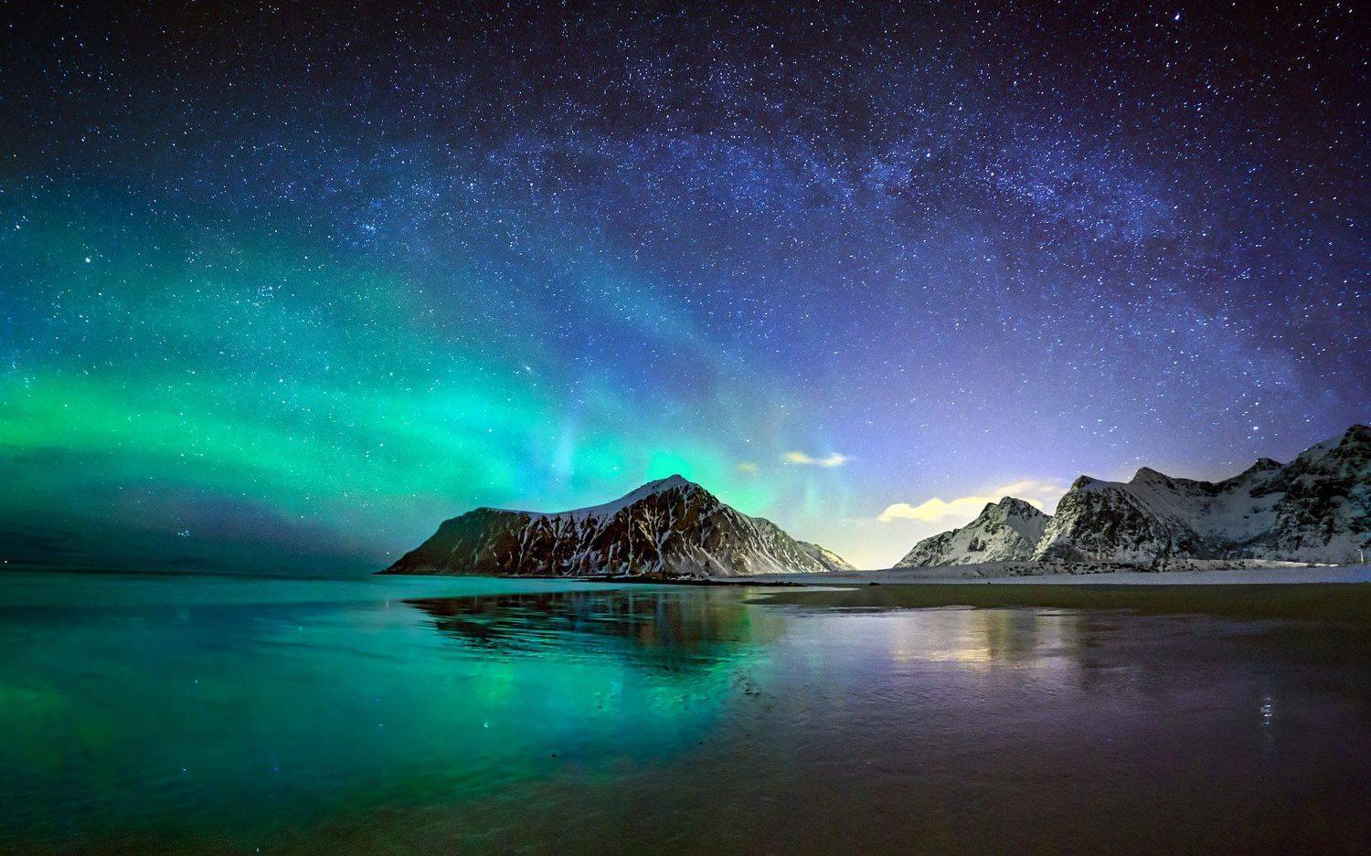 Stars and Aurora. Автор: Wim Denijs , Wim Denijs