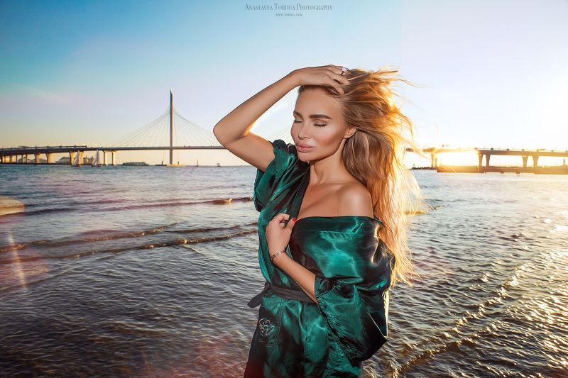 ветер волосы вода девушка ветер в волосахphoto preview