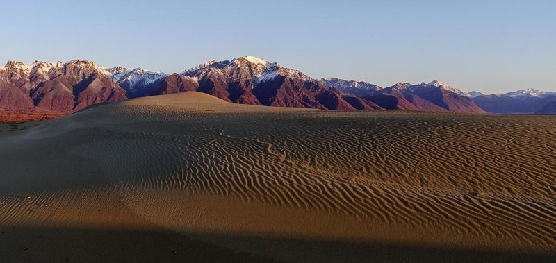 пустыня у подножия Северных горphoto preview