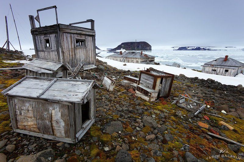 Полярная станция в бухте Тихаяphoto preview