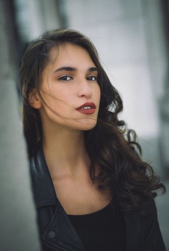 Катя.