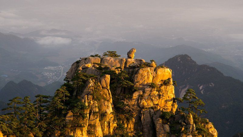 хуаншань,китай,huangshan Stone Monkey Gazing over the Sea of Cloudsphoto preview