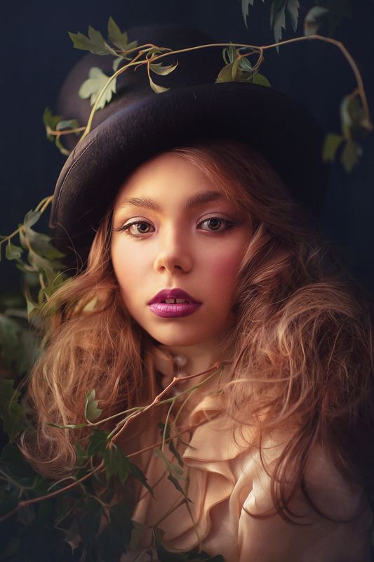 девочка, шляпа, шляпник, лес, сказка, растения, красивая  Соняphoto preview