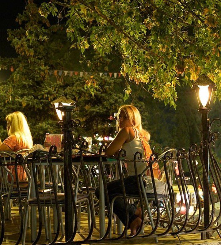кафе, девушка, лето, ночь летнее кафеphoto preview