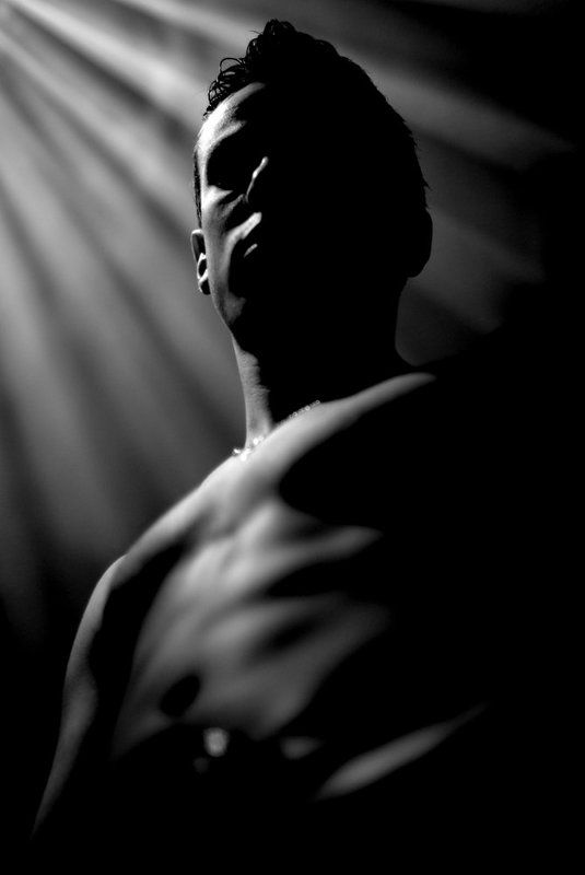 черный, монумент, ришенталь, парень, мальчик, лучи, свет, портрет photo preview