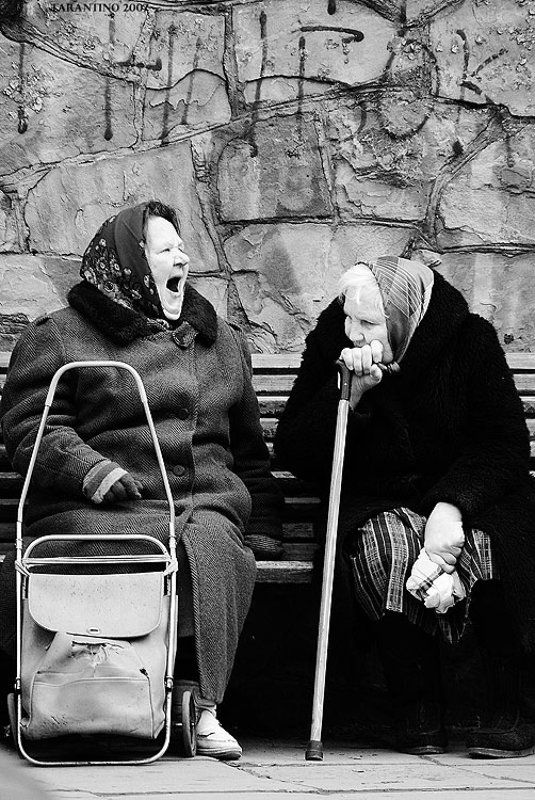 Городская, емоциональная - На остановкеphoto preview