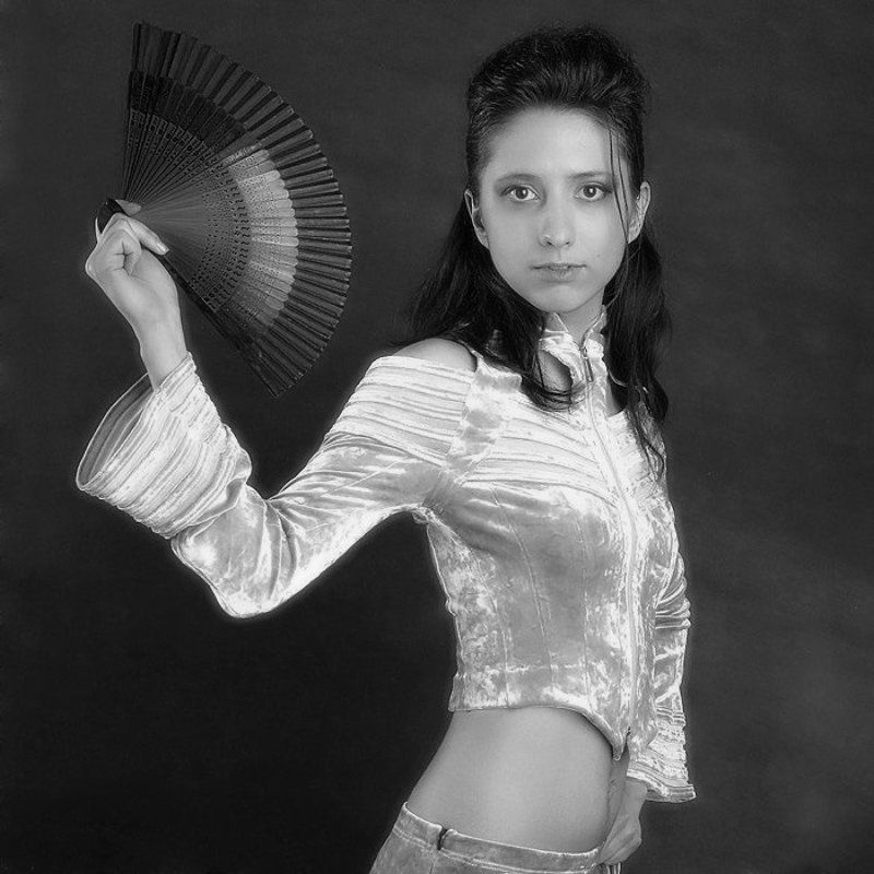 девушка веер взмах взмах и поворотphoto preview