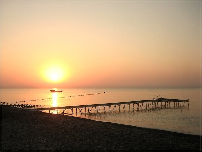 турция, кемер, рассвет, лодочка, пирс Лодочкаphoto preview