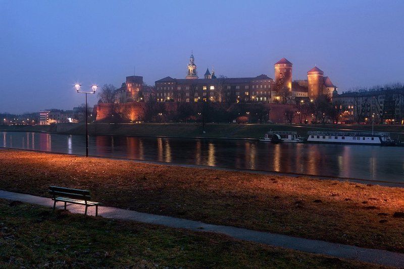 Про одинокую лавку и пьяный фонарьphoto preview