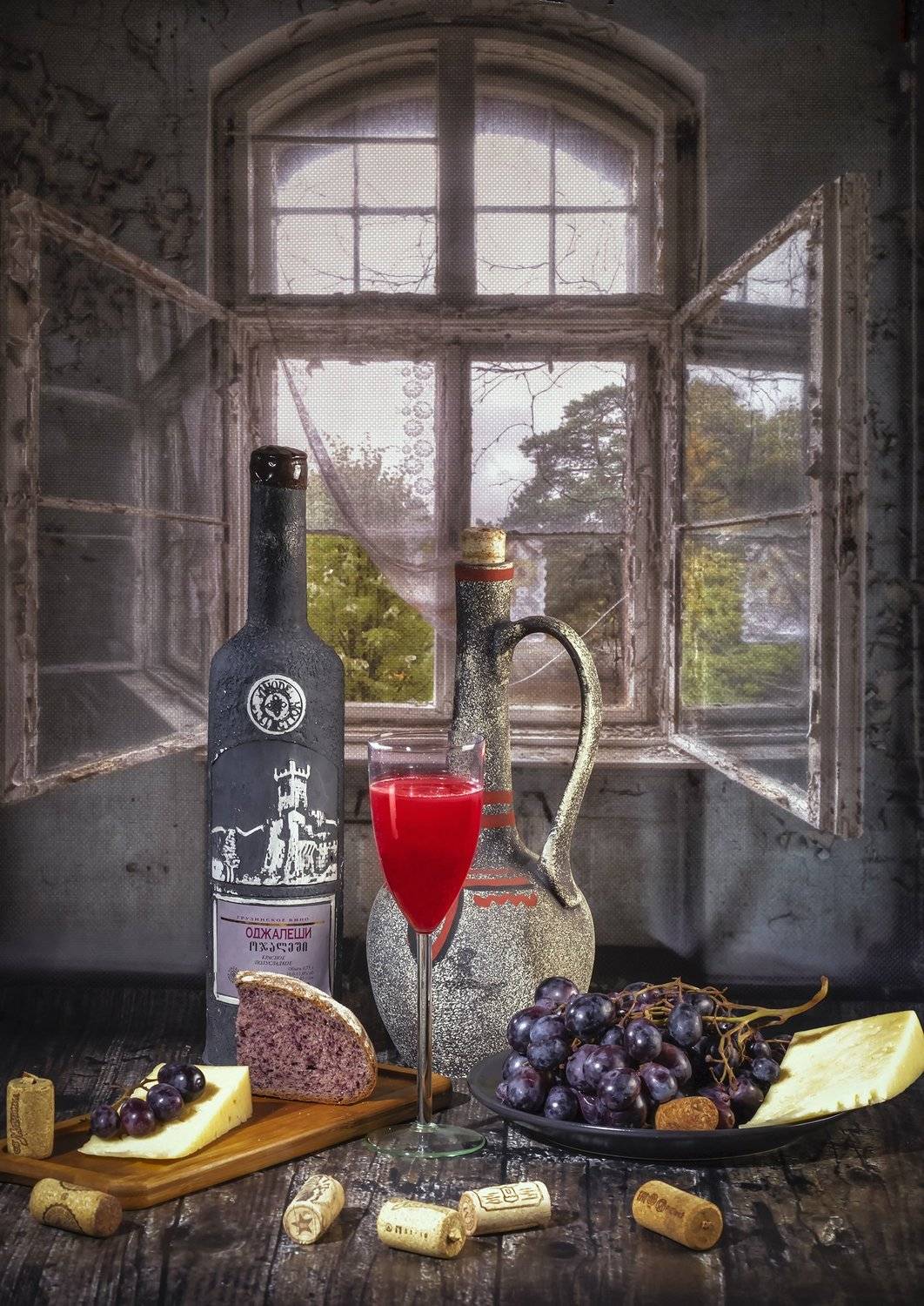 Вино и сыр. Автор: Юрий Левко натюрморт, фудфото, вино, бутылка, кувшин, ужин, сыр, виноград, Юрий Левко