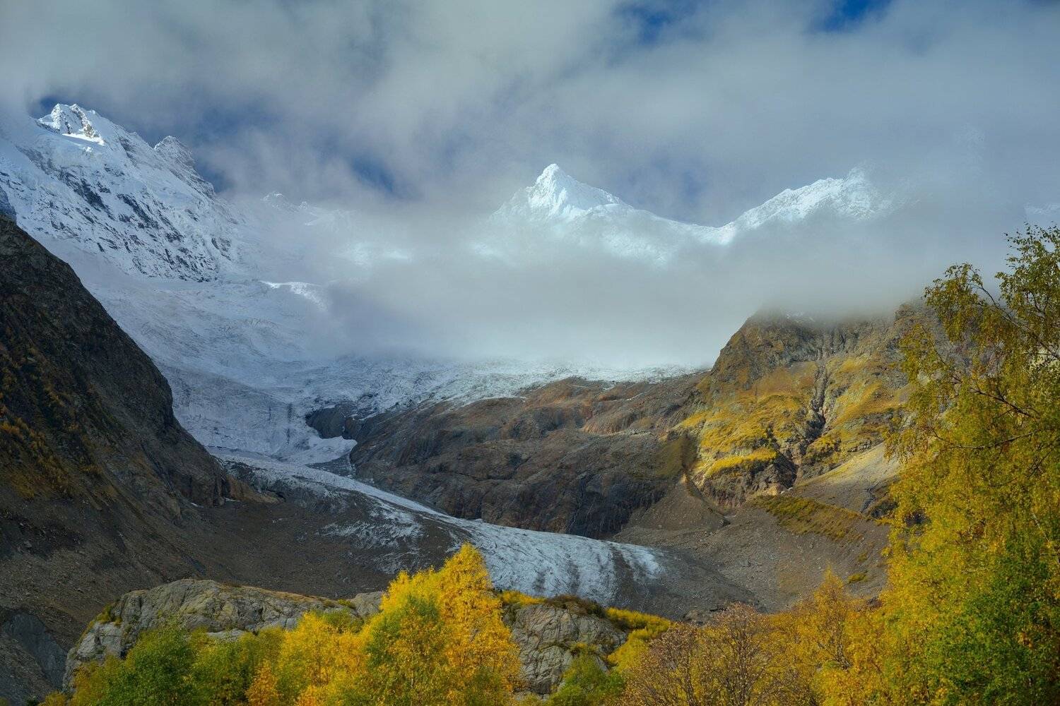 Утро на Алибеке. Автор: Александр Жарников горы осень домбай, Александр Жарников