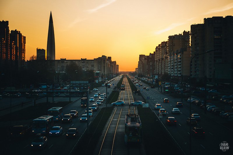 город,транспорт,архитектура,здания,вечер,проспект,закат,небо,пейзаж,машины,машина,дорога, Улица на закатеphoto preview