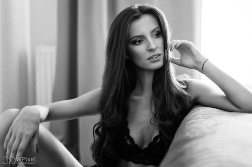 women by wpixel (More Than Beauty)