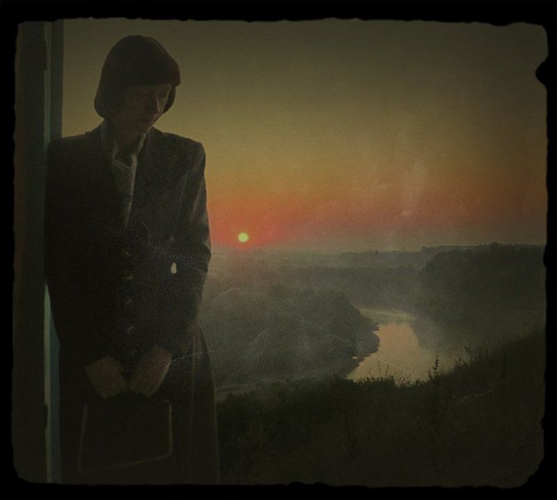 рассвет, женщина Возвращениеphoto preview