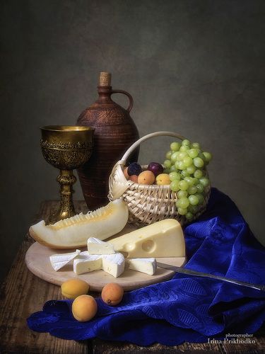 Натюрморт с сыром и ломтиком дыни