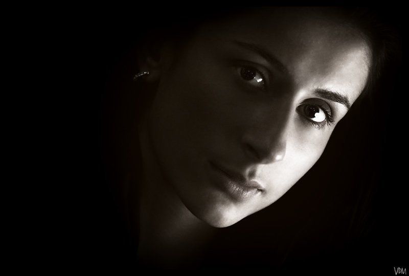 light LowKey Portraitphoto preview