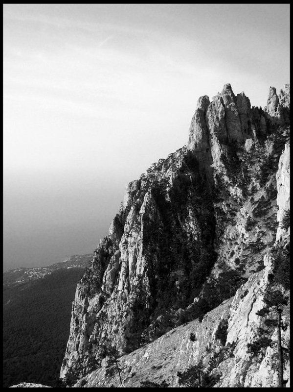 гора, вершина В лучах утреннего солнцаphoto preview