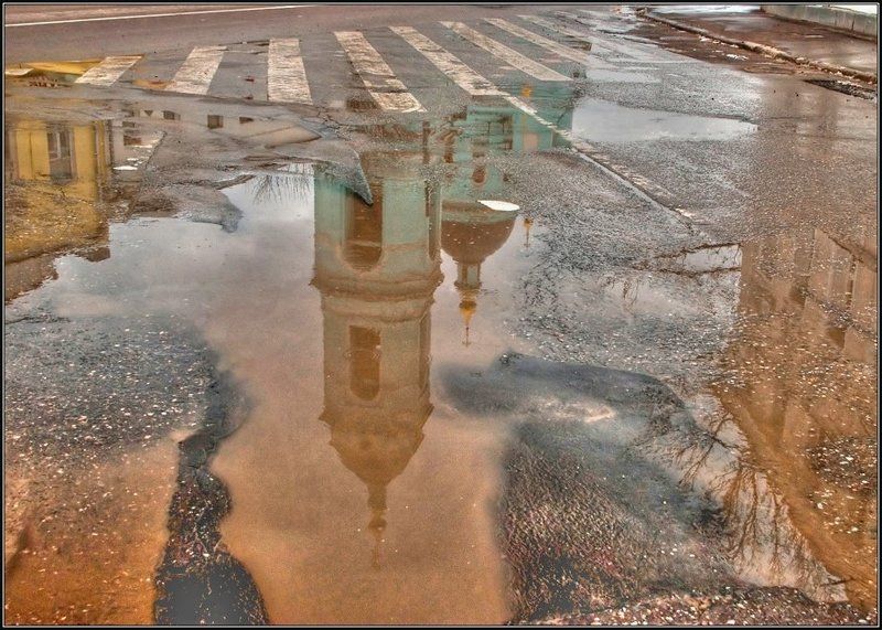 весна, отражение, лужа, церковь Жизнь в отражениях_2 цветphoto preview
