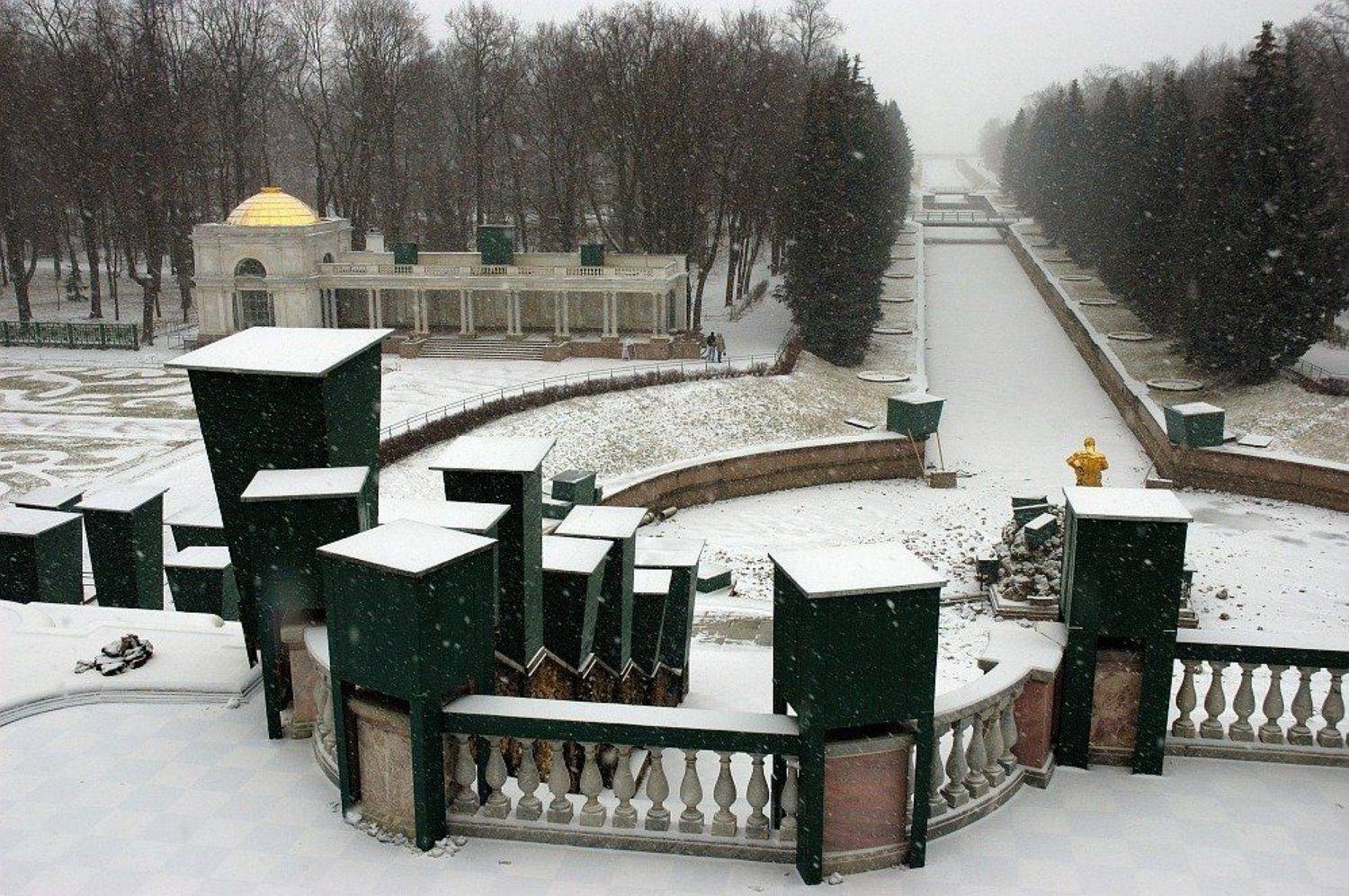 остаёмся зимовать. Автор: Kaiser Sozo петергоф, зима, аллея фонтанов, одинокий самсон, депрессивный питер, Kaiser Sozo