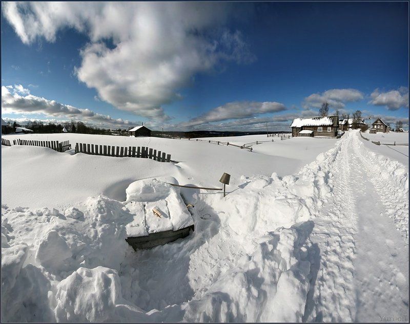 НАД ВЕСЕННИМ КОЛОДЦЕМ......photo preview