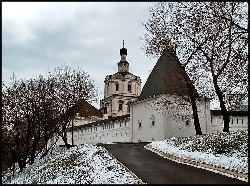 монастырь, весна, дорога Угол Андроньевского монастыряphoto preview