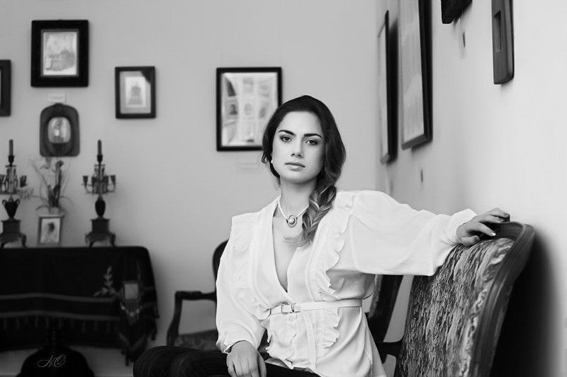 девушка в окружении Княжна Аврора...photo preview