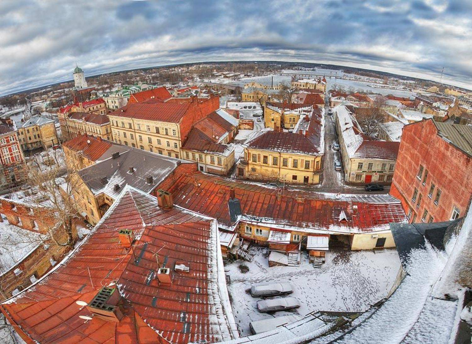 Дворами старого города .. Автор: Михаил выборг, часовая башня, Михаил