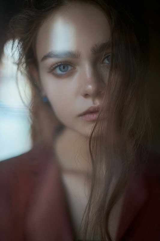 portrait, портрет, girl, brunette, portraiture, indoor, девушка, молодость,июль, ламповый, retouch, ретушь, цвет, cinematic, поезд,train Annaphoto preview