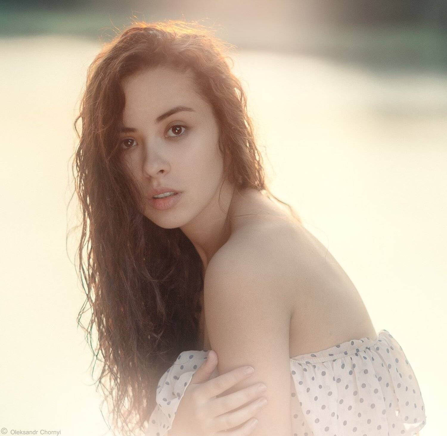 "Облако тебя трогает...". Автор: Александр Чорный украина, коростышев, портрет, взгляд, девушка, карьер, софия, фотосессия, чувства, жизнь, легкость, нежность, молодость, фотограф, чорный,, Александр Чорный