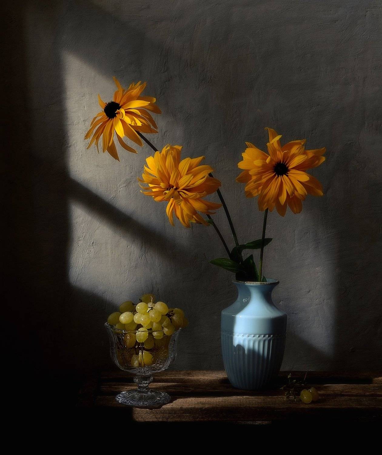 рудбекия.... Автор: Наталия К натюрморт,still life,цветы,рудбекия,виноград, Наталия К