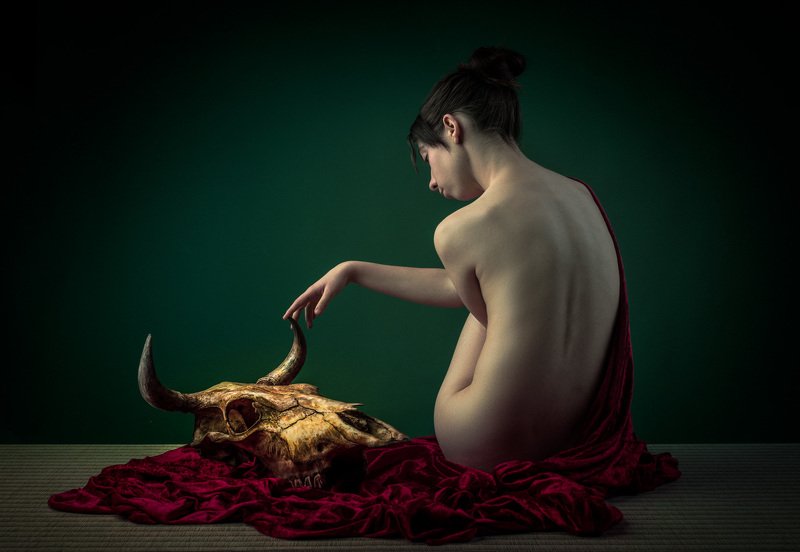 nude, fineartnude, bw, scull Sorrowphoto preview