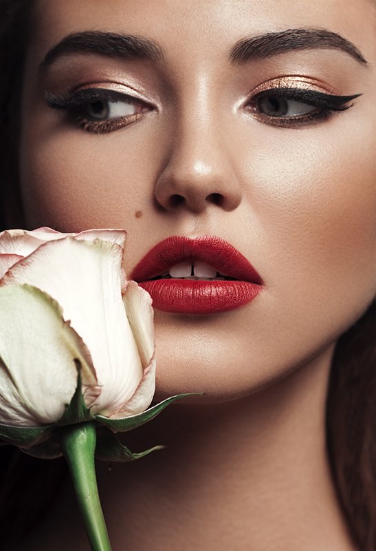 женский портрет, фэшн, pretty woman, fashion, adult, lips, portrait, girl, attractive, pretty, model, hair, beautiful, natural, female, smile, beauty, studio, lady, elegance, glamour Red lipsphoto preview