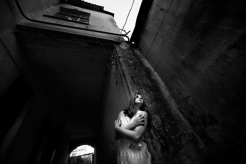 девушка, двор, черно-белое, ставрополь, город, портрет photo preview