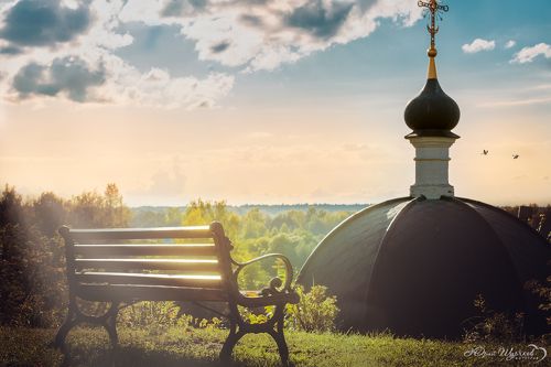 Опустела скамейка