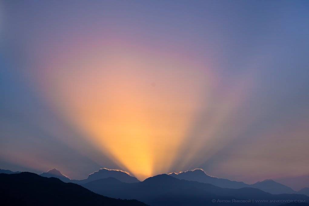 nepal, sunrise, himalayas, sun, ray, gold, landscape, mountains, pokhara, sarankot, непал, гималаи, восход, солнце, луч, золото, пейзаж, горы, холмы, саранкот, покхара, утро, morning, Антон Янковой (www.photo-travel.com.ua)