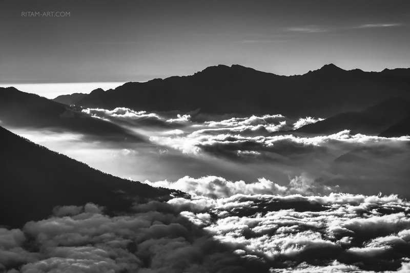 горы, гималаи, облака, поэзия, стихи, ритам, мельгунов, чб, mountain, mountains, himalayas, himalayan, clouds, blackandwhite, poetry, poet, poem, ritam, melgunov, Гималаи: Облачная симфония / The Himalayas: The Cloudy Symphonyphoto preview
