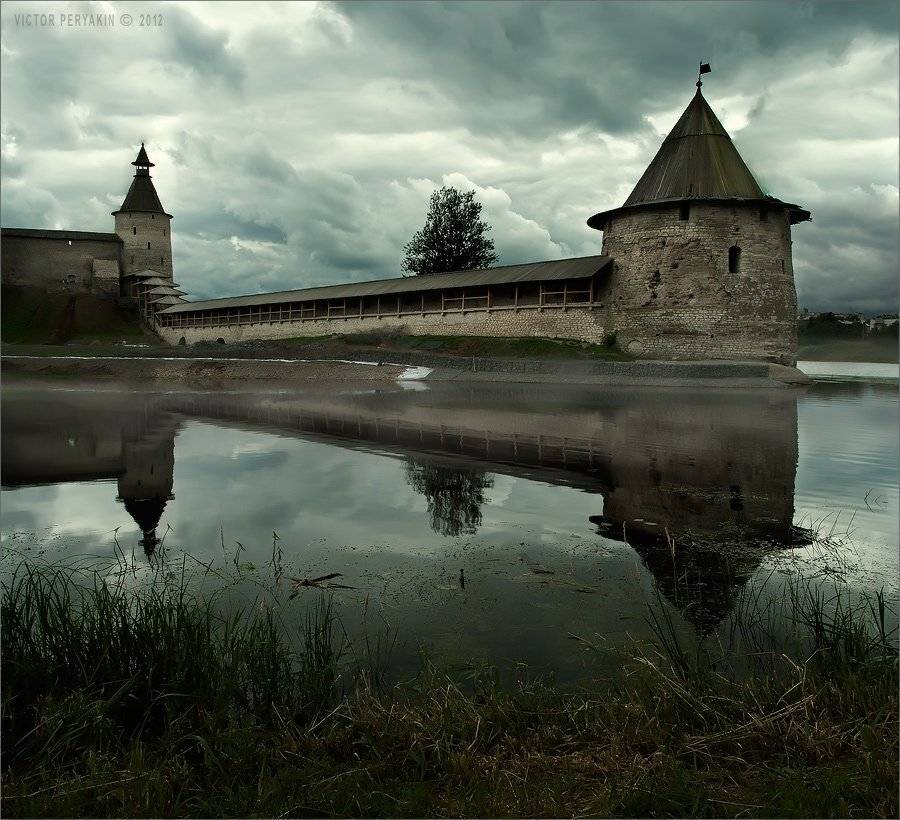 Псковское утро. Автор: Виктор Перякин псков, кремль, путешествия, старина, башни, река, велиеая, Виктор Перякин