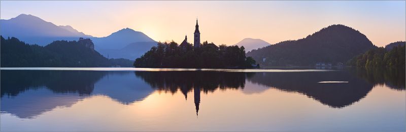 блед, словения ...об осевой симметрии и большом бульке...photo preview