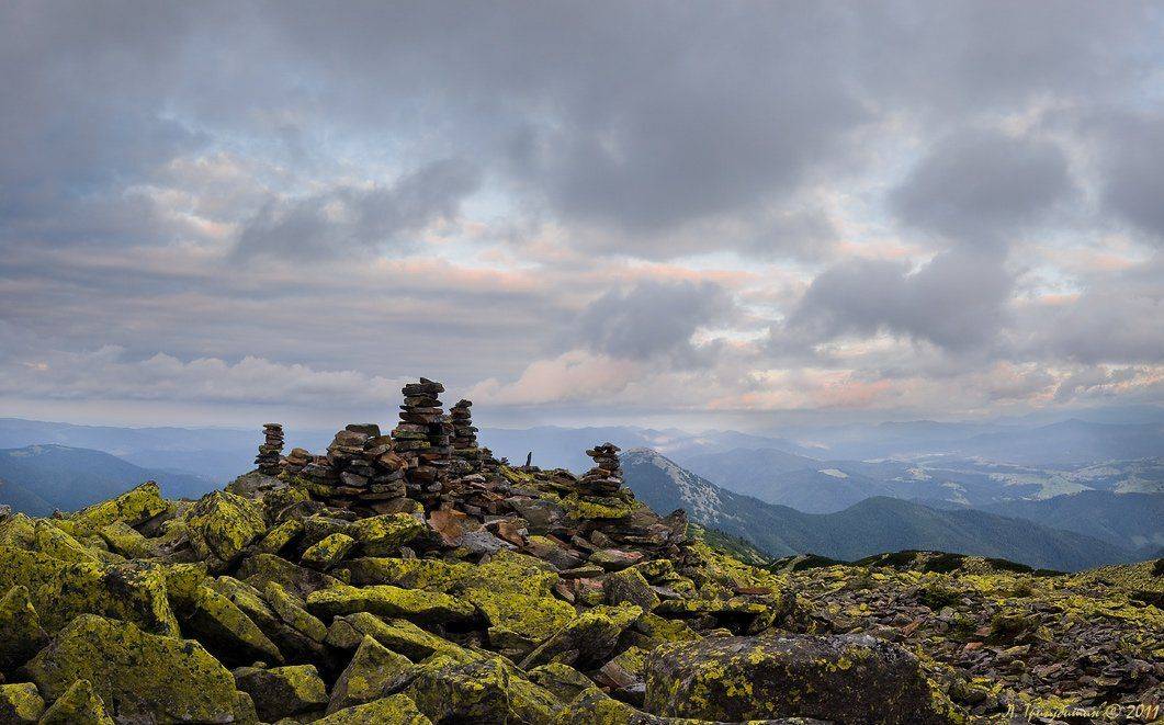 Карпатский Стоунхендж. Автор: Любомир Тригубишин карпаты, горы, вечер, синяк, хомяк, горганы, камни, Любомир Тригубишин
