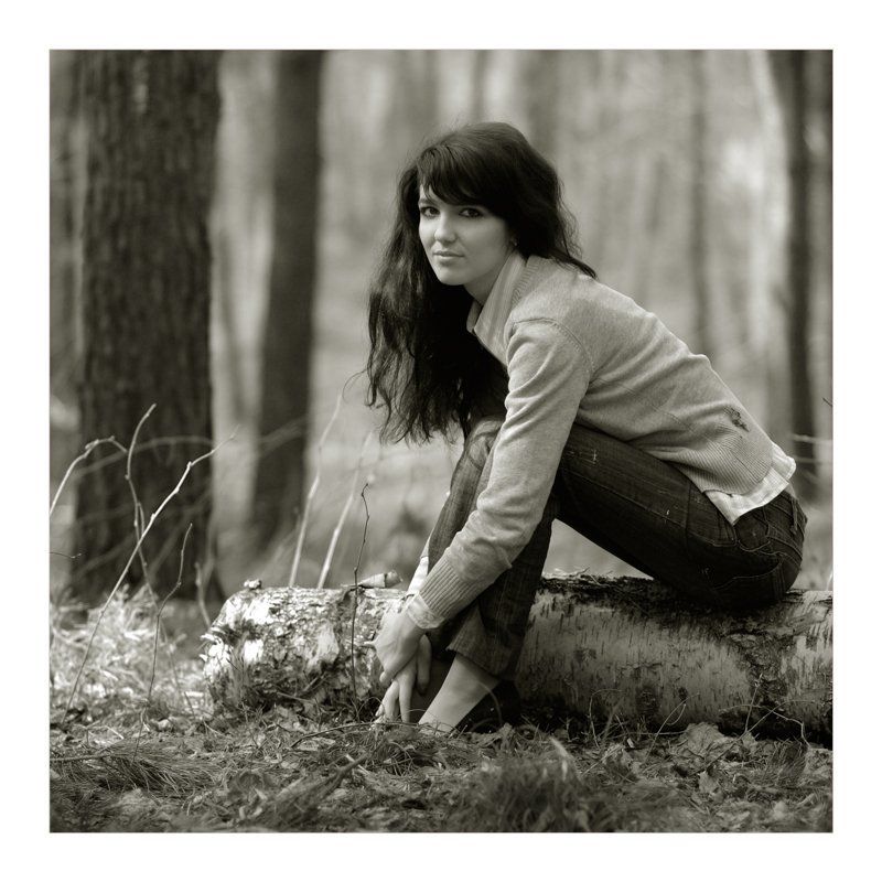 девушка, лес, бревно Анюткаphoto preview