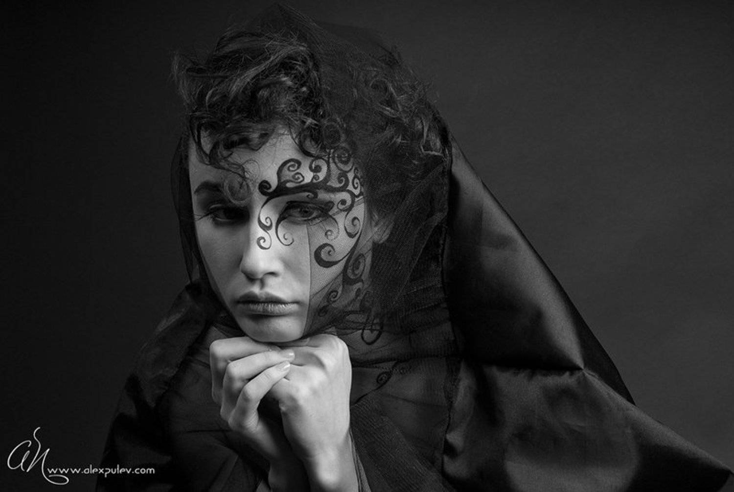 мольба,мысли,раздумья,девушка,черное,белое, Александр Путев