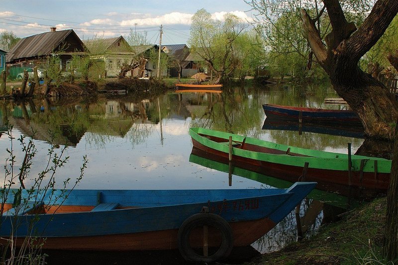 переславль-залесский, река трубеж, рыбацкая слобода, цветные лодочки Рыбацкая слободаphoto preview