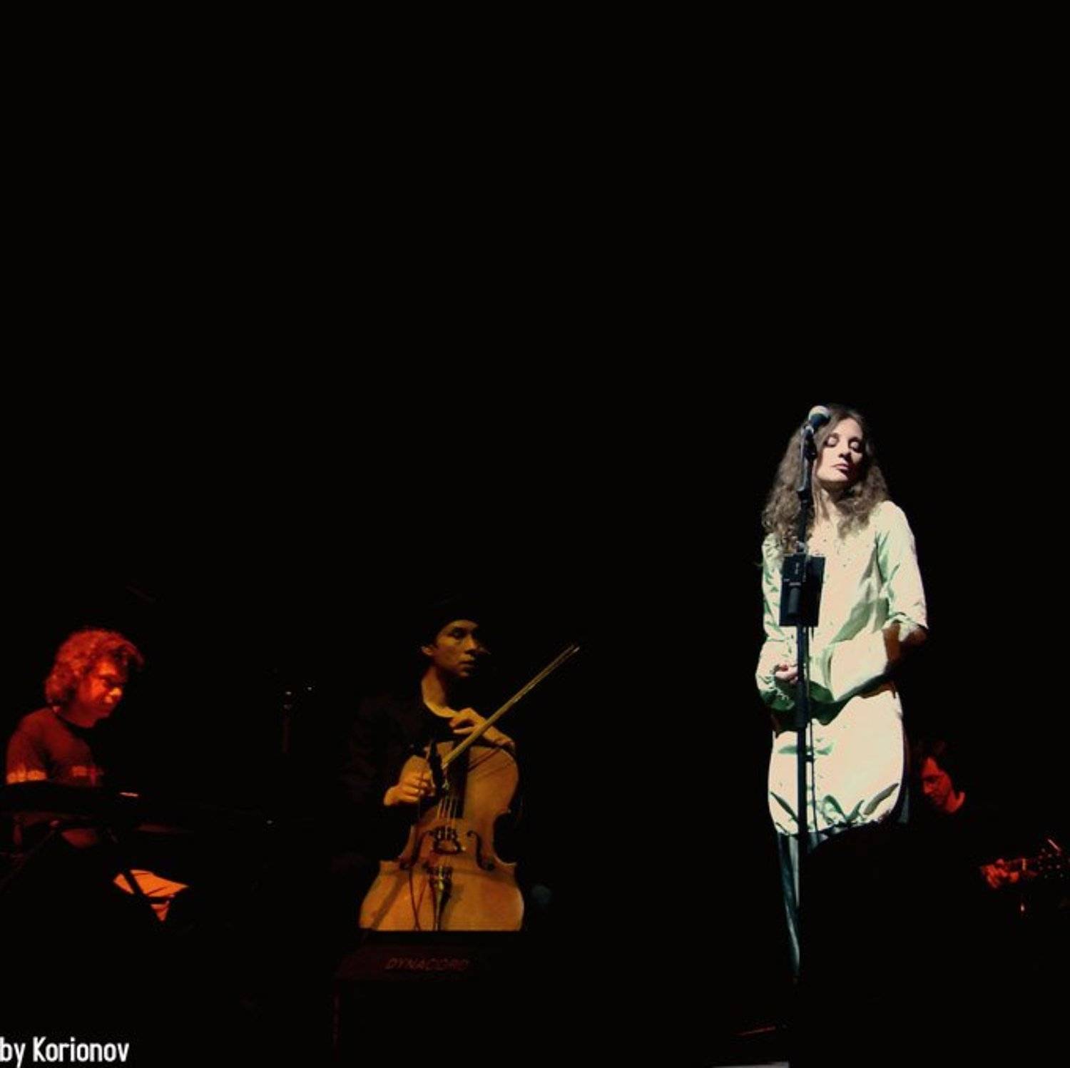 Ольга Арефьева и "Ковчег". Автор: Игорь Корионов арефьева, концерт, музыка, музыканты, певица, микрофон, рок, андеграунд, Игорь Корионов