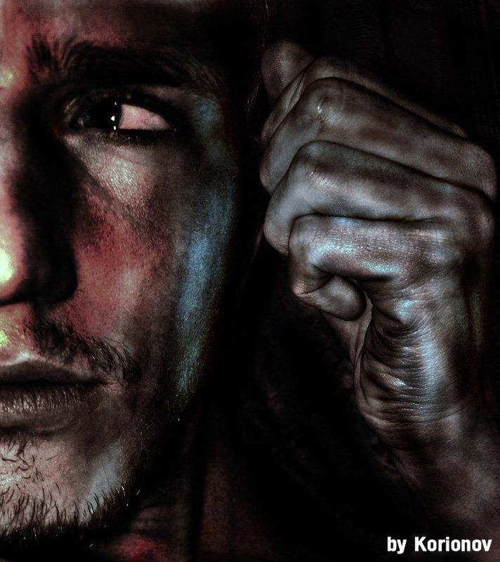 мужчина, кулак, лицо, глаз, метал Кулакphoto preview