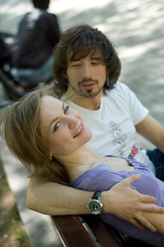 девушка, мужчина, скамейка обнимиphoto preview