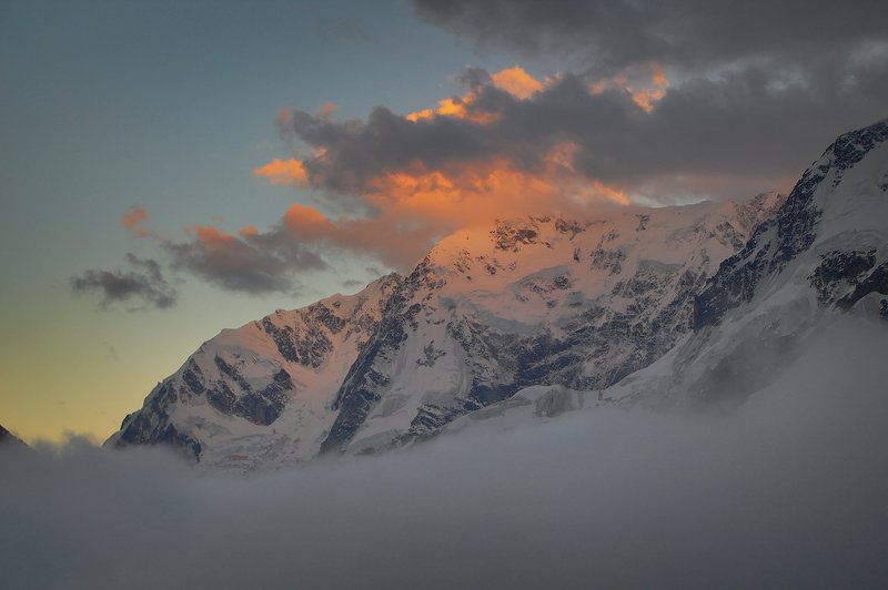 Закат в Безенгиphoto preview