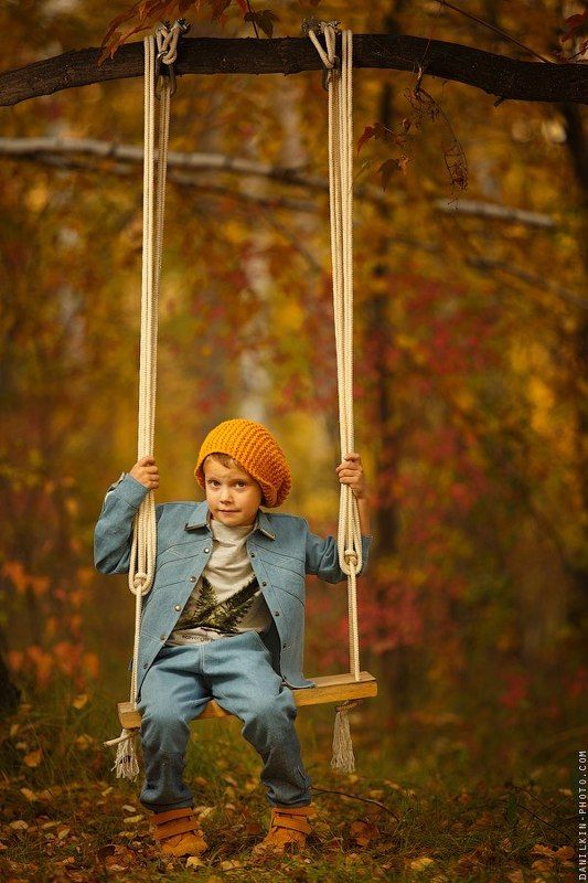 ребенок, дитя, осень, закат, лес, листва, собака, колесо, качеля, Ребенокphoto preview