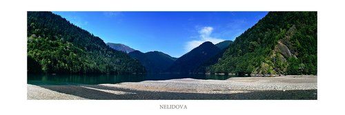 широко закрытыми глазами