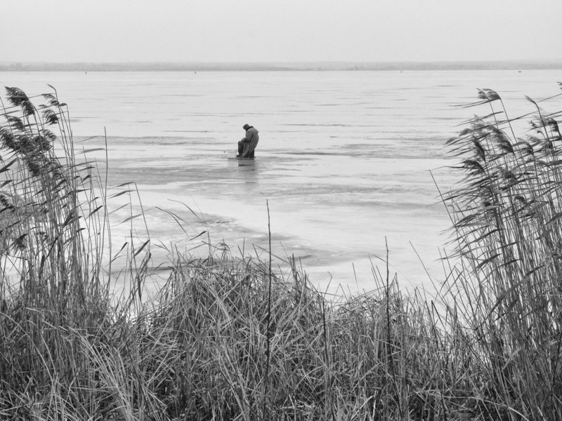 Nero lake, Rostov, Monochrome, Fisherman, Black and white, Russia Long winter days awaitingphoto preview